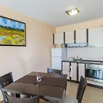 Aparthotel Forest Glade-апартаменти и за гости