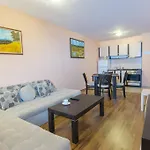 Forest Glade-апартаменти и за гости Aparthotel