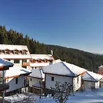 Aparthotel Forest Glade-апартаменти и за гости 3*