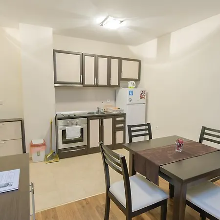 Aparthotel Forest Glade-апартаменти и за гости