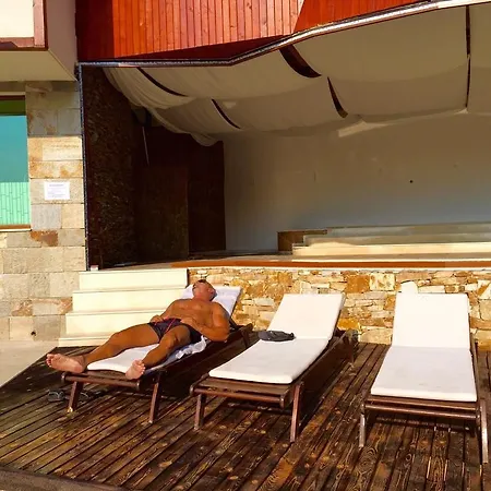 Aparthotel Forest Glade-апартаменти и за гости 3*