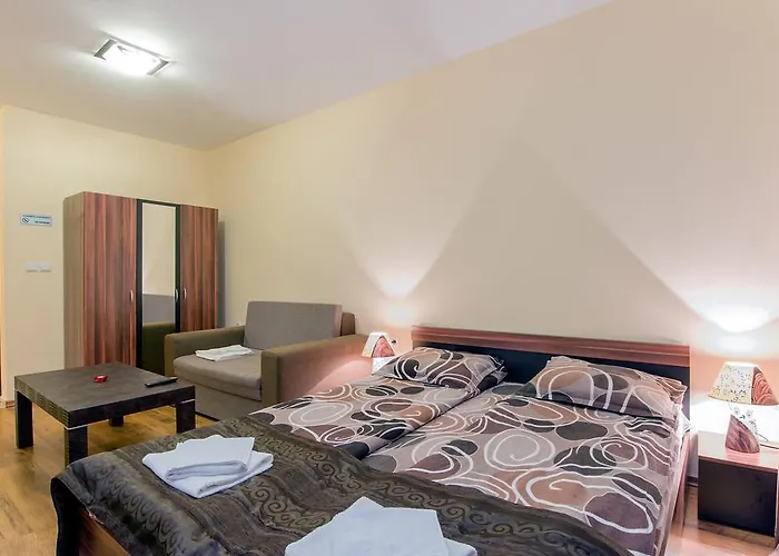 Aparthotel Forest Glade-апартаменти и за гости 3*