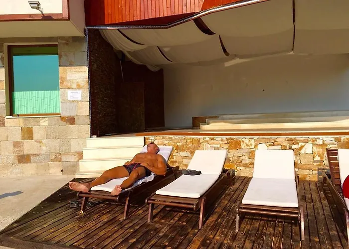 Aparthotel Forest Glade-апартаменти и за гости 3*